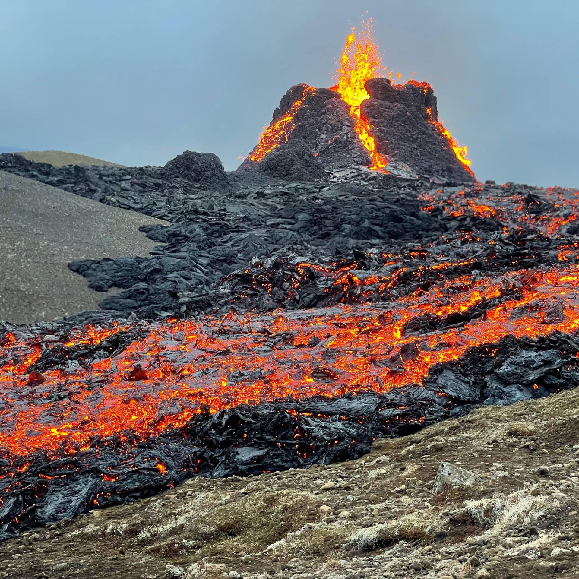 A small volcanic eruption has started in Iceland - mynd