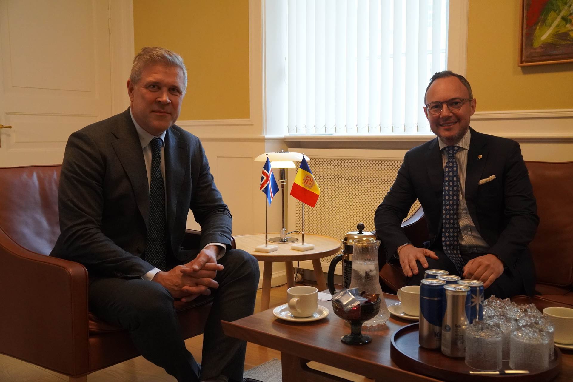 Entretien entre les Premiers ministre d'Islande et d'Andorre - mynd